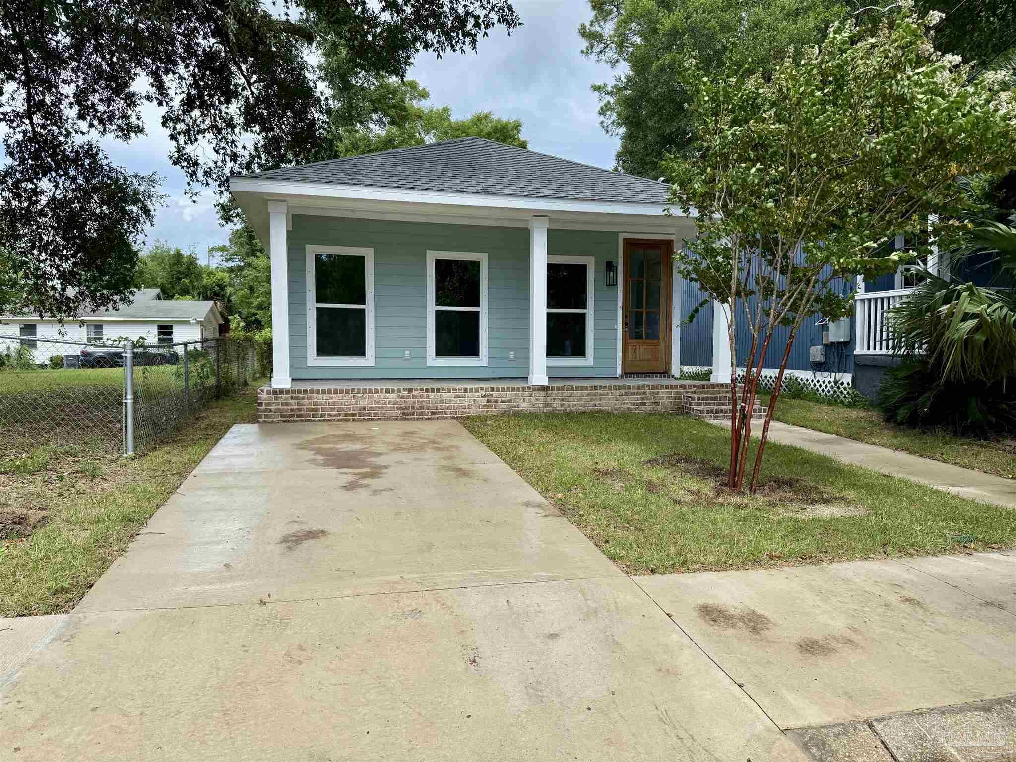 Property Photo:  1109 N C St  FL 32501 