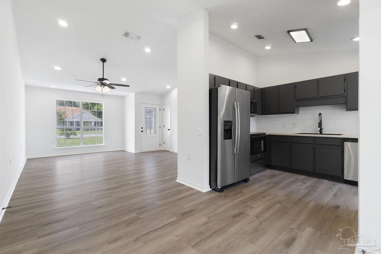 Property Photo: 4708 Constellation Dr FL 32563