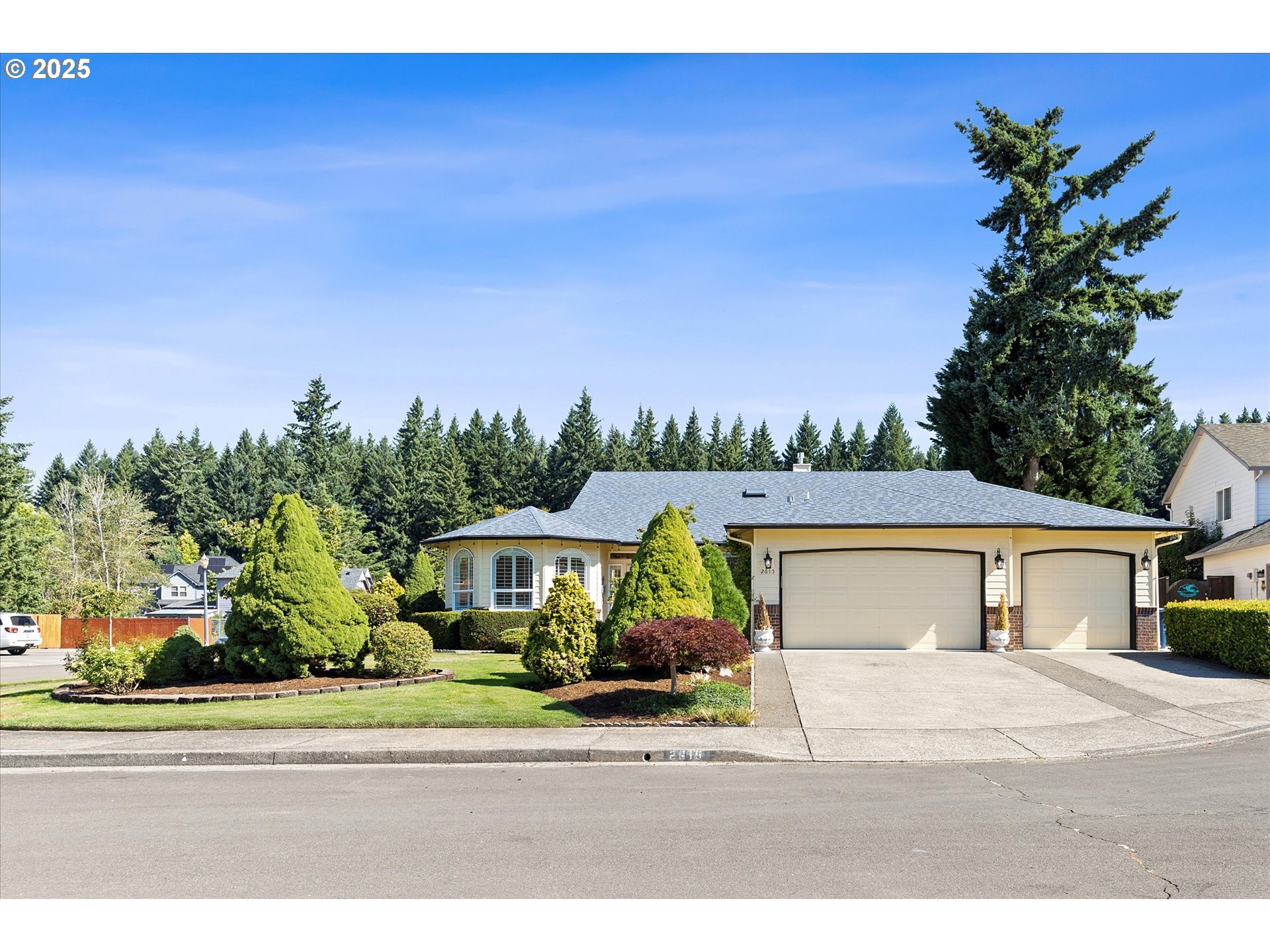 Property Photo: 2615 NW 46th Cir WA 98607