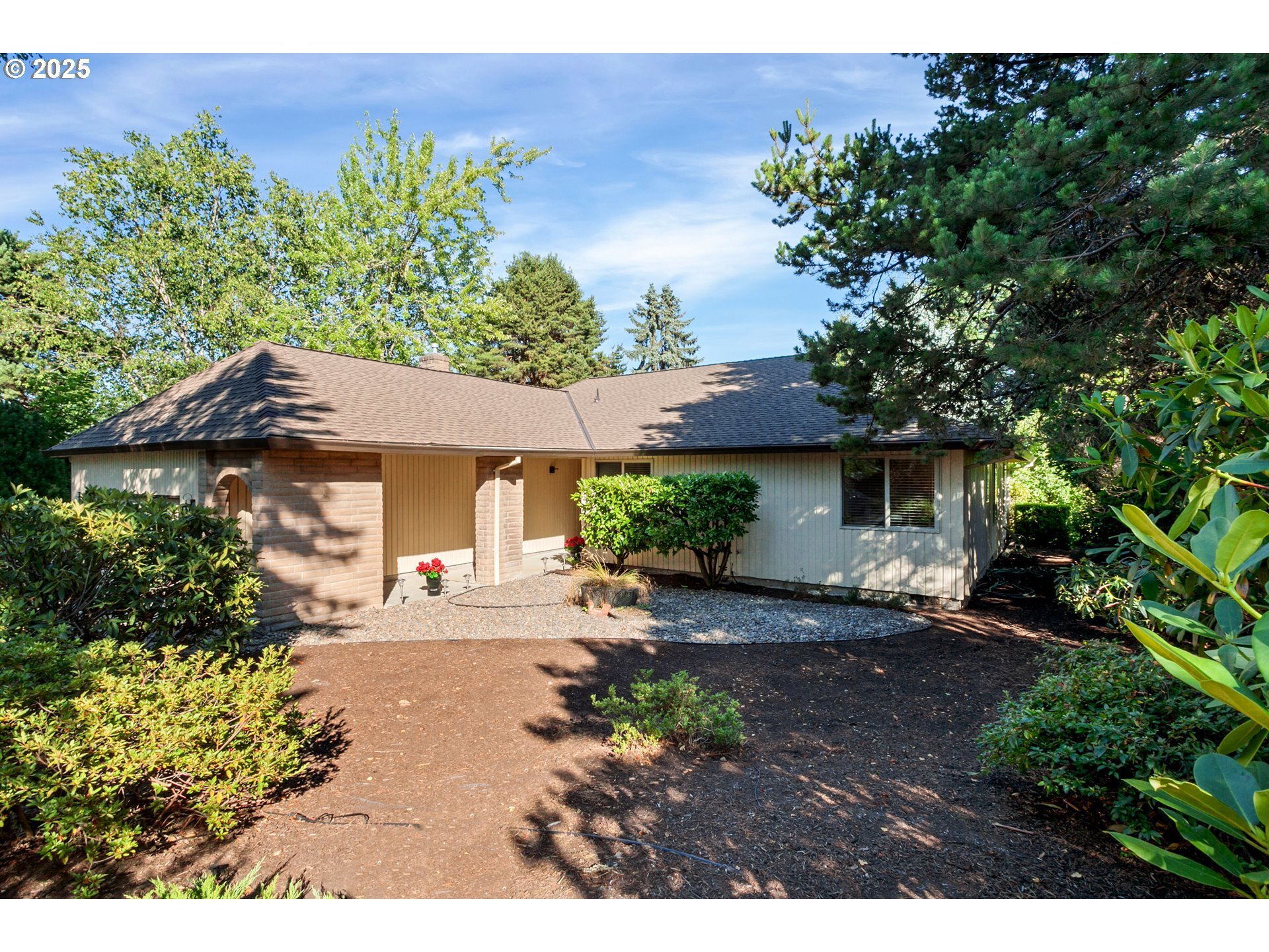 Property Photo: 2524 Orchard Hill Pl OR 97035