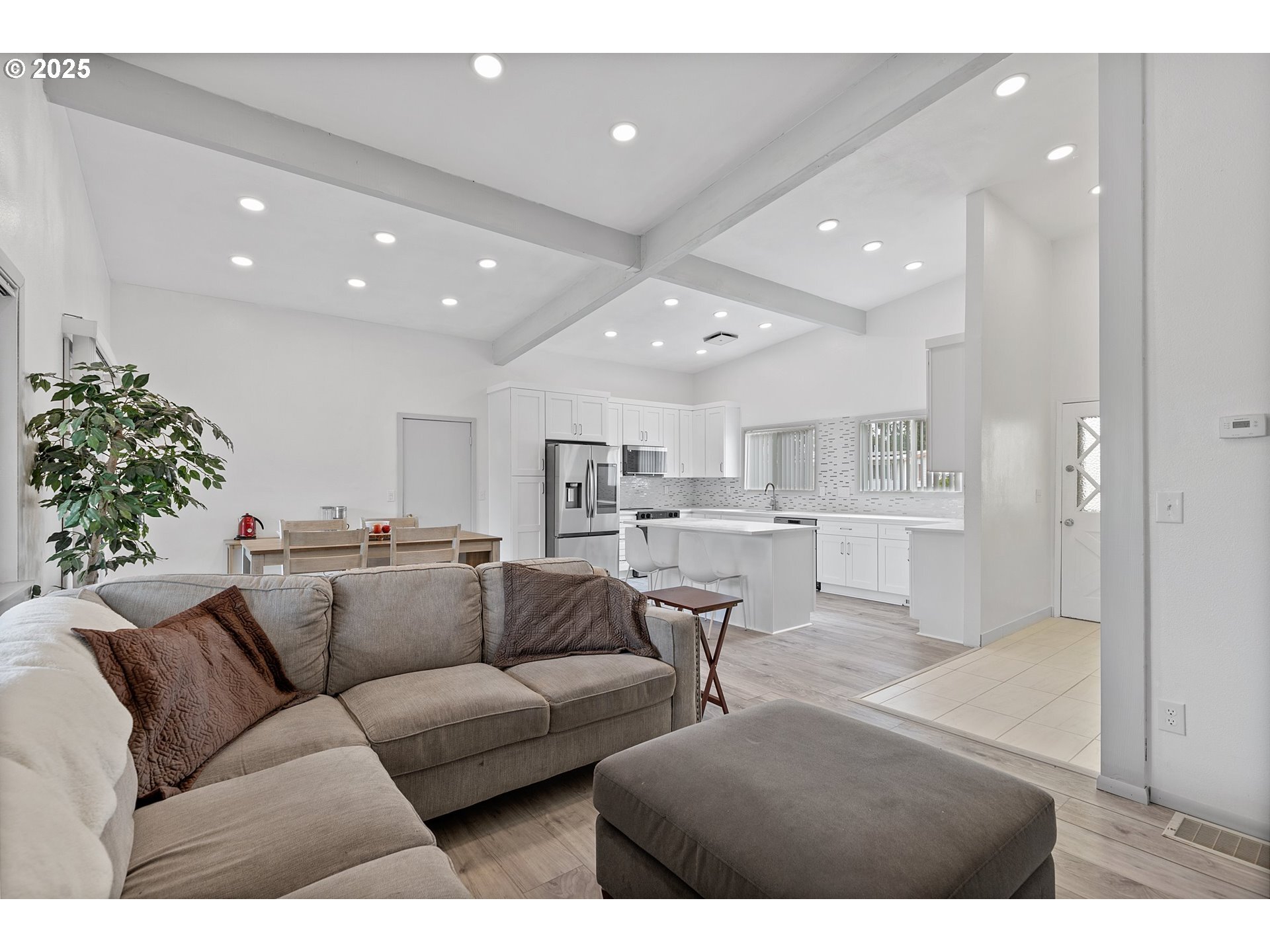 Property Photo:  1021 NE 195th Ave  OR 97230 