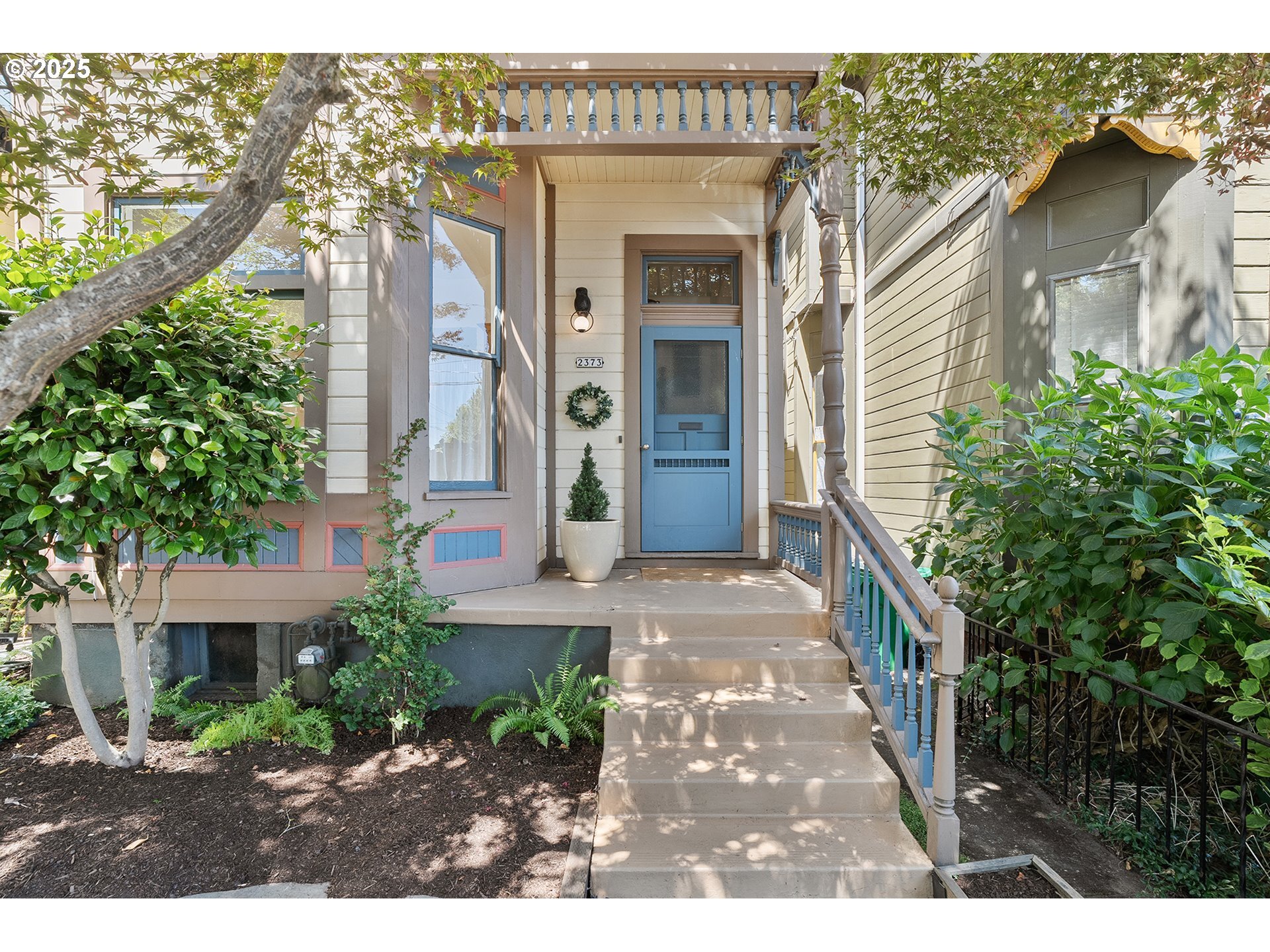 Property Photo: 2373 NW Johnson St OR 97210