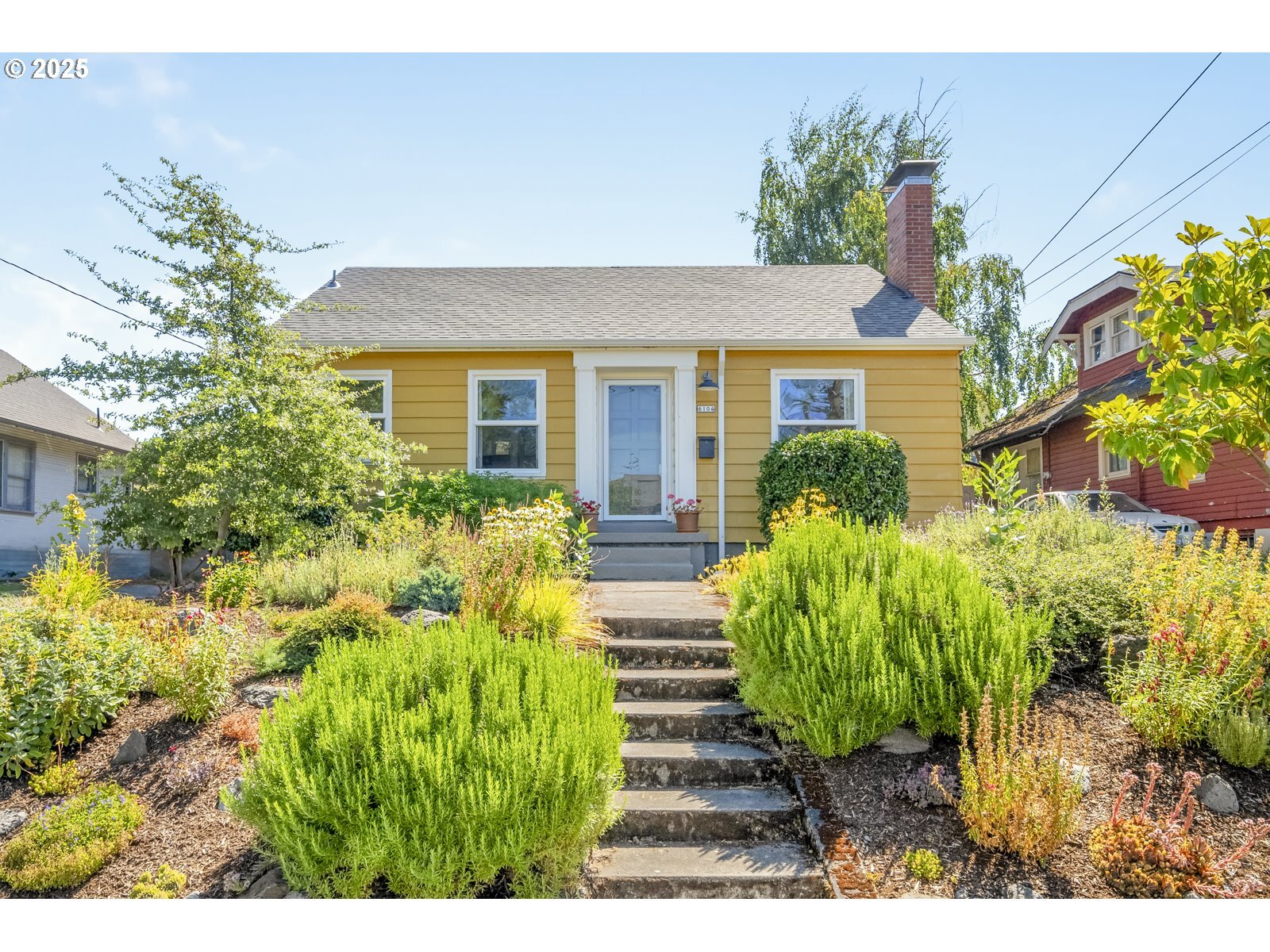 Property Photo: 6104 NE 7th Ave OR 97211