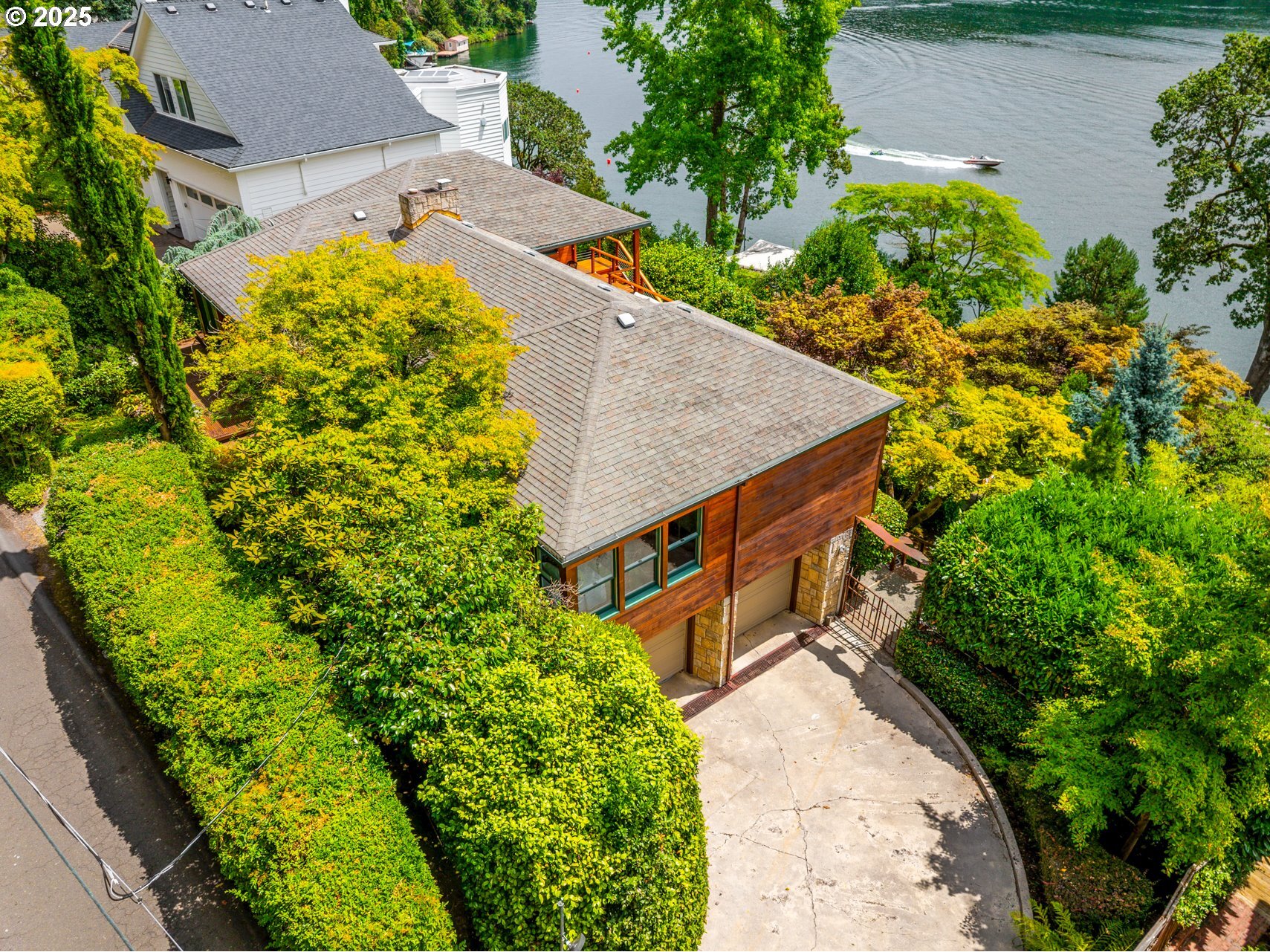 Property Photo:  2490 Summit Dr  OR 97034 
