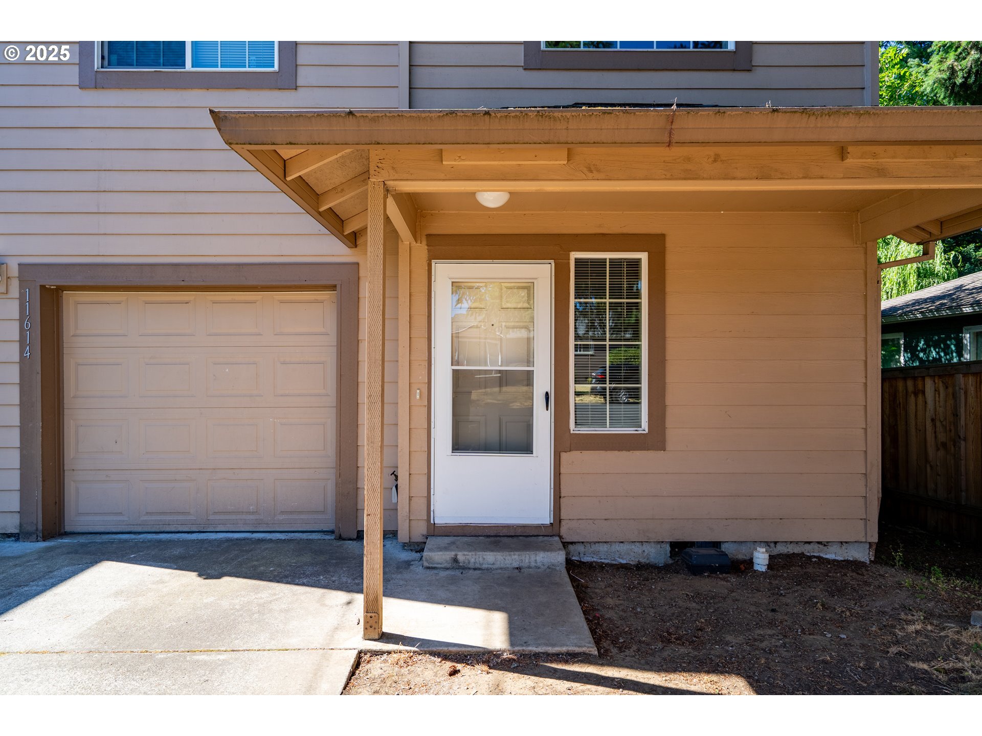 Property Photo: 11614 SE Main St OR 97216