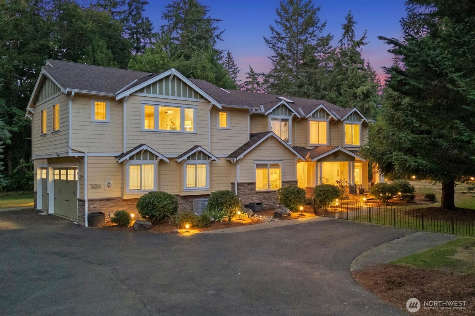 Property Photo: 16218 NE 195th Street WA 98072
