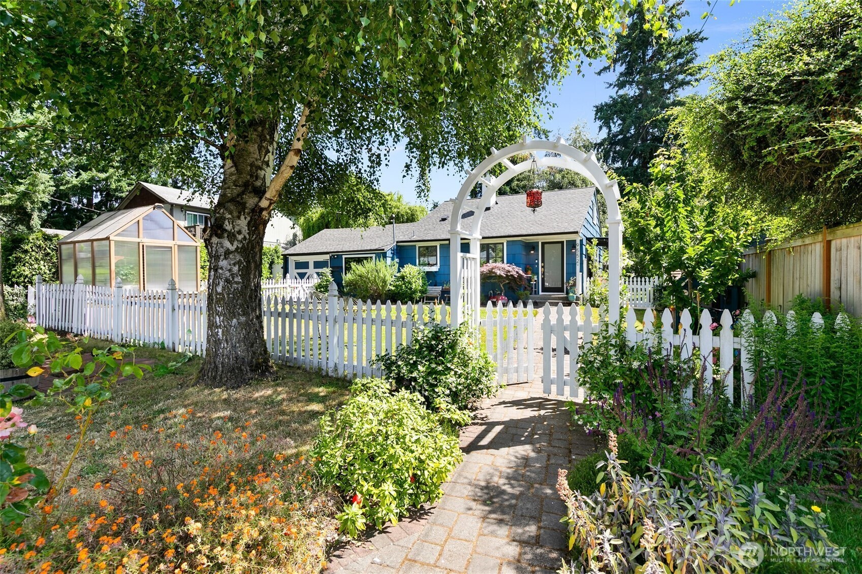 9552  6th Avenue NW  Seattle WA 98117 photo