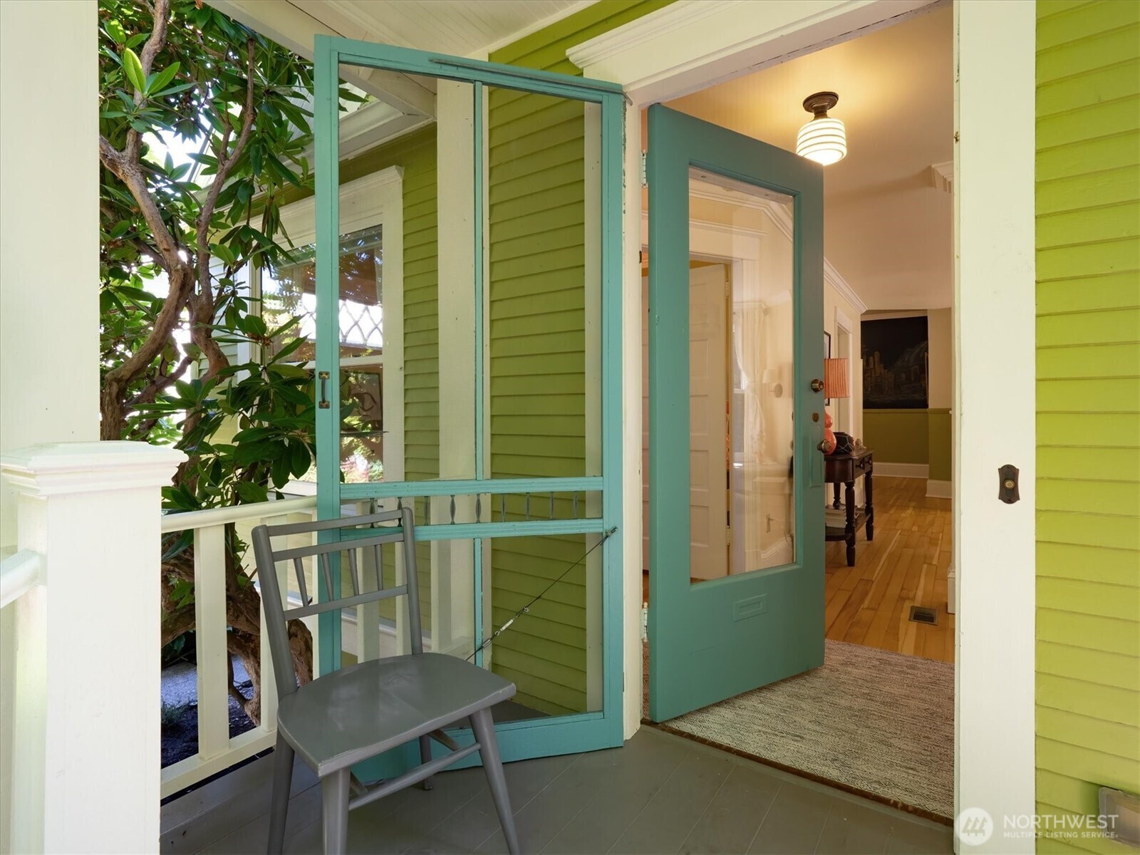 Property Photo: 5618 Keystone Place N WA 98103