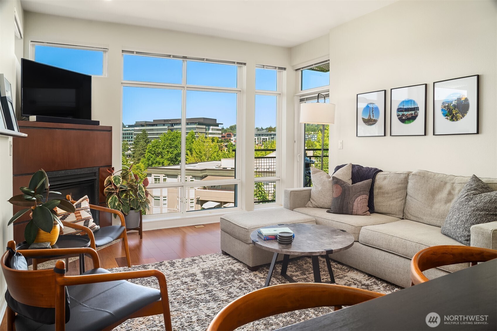 Property Photo: 211 Kirkland Avenue 504 WA 98033