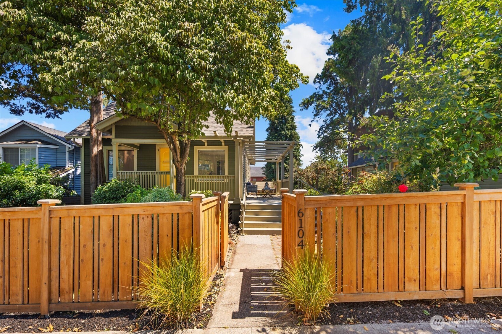 Property Photo:  6104  Latona Avenue NE  WA 98115 