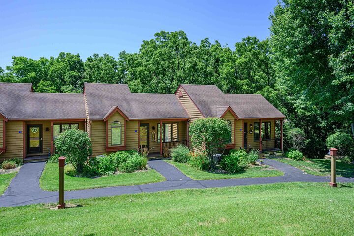 Property Photo: 9 Oak Glen Drive IL 61036