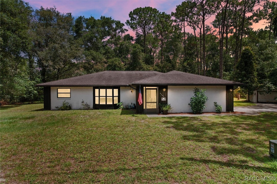 Property Photo: 6101 E Menlo Lane FL 34452