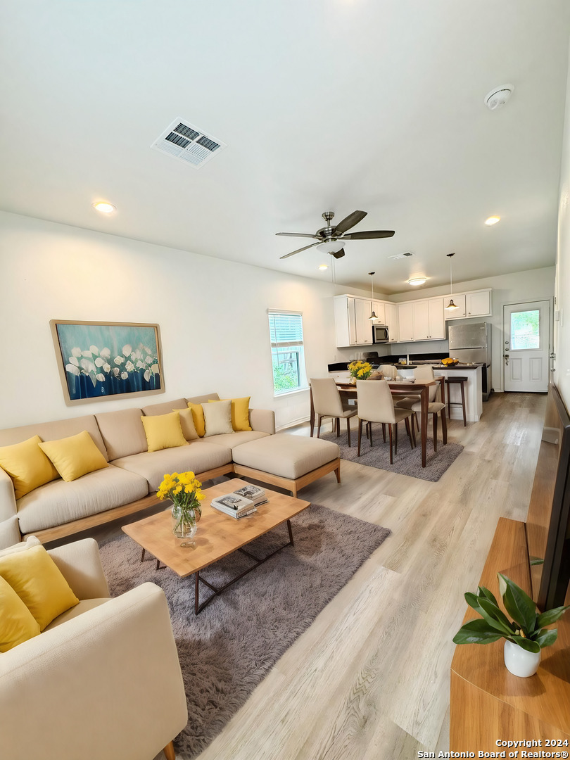 Property Photo:  707 Runnels Ave 102  TX 78208 