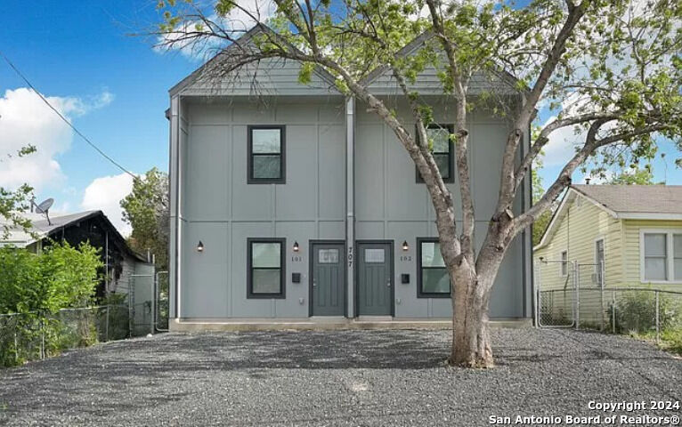 Property Photo: 707 Runnels Ave 102 TX 78208