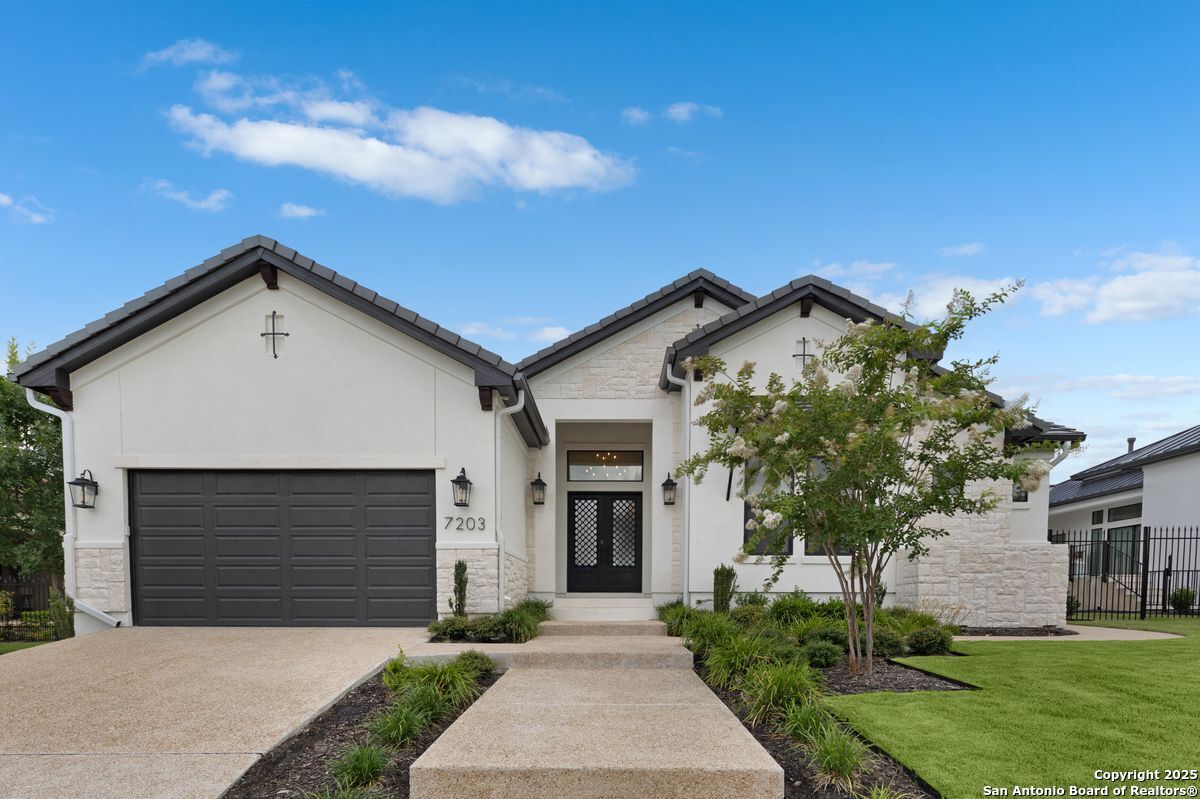 Property Photo: 7203 Bluff Run TX 78257