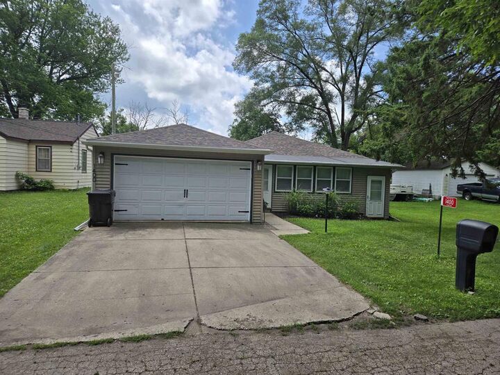 Property Photo:  1400 East Road 9 Road  WI 53534 