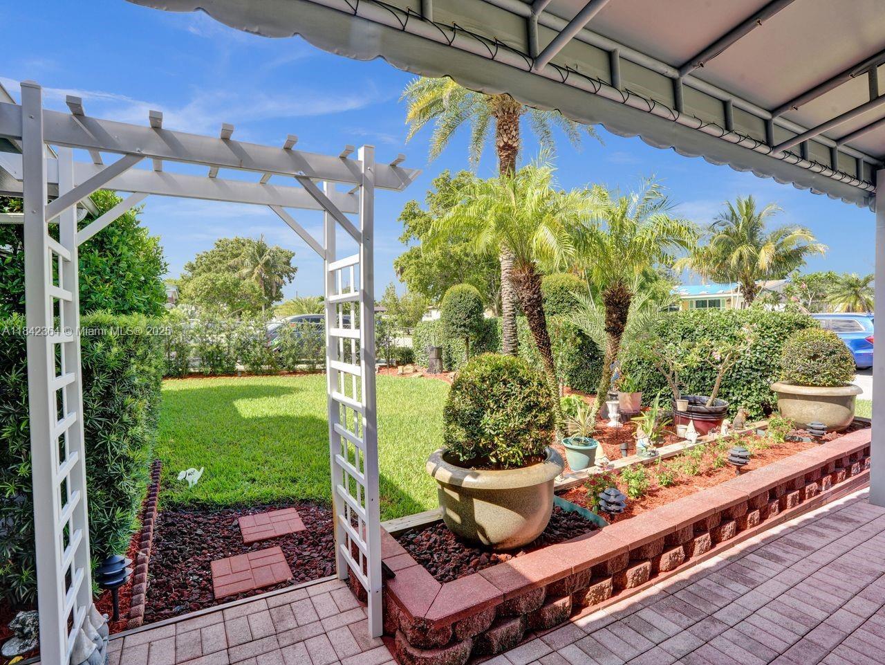 Property Photo:  1201 N 70th Ter  FL 33024 
