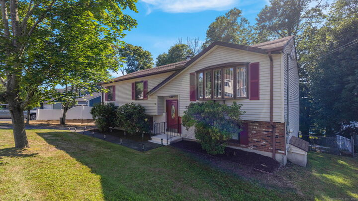 70 Island Lane  West Haven CT 06516 photo