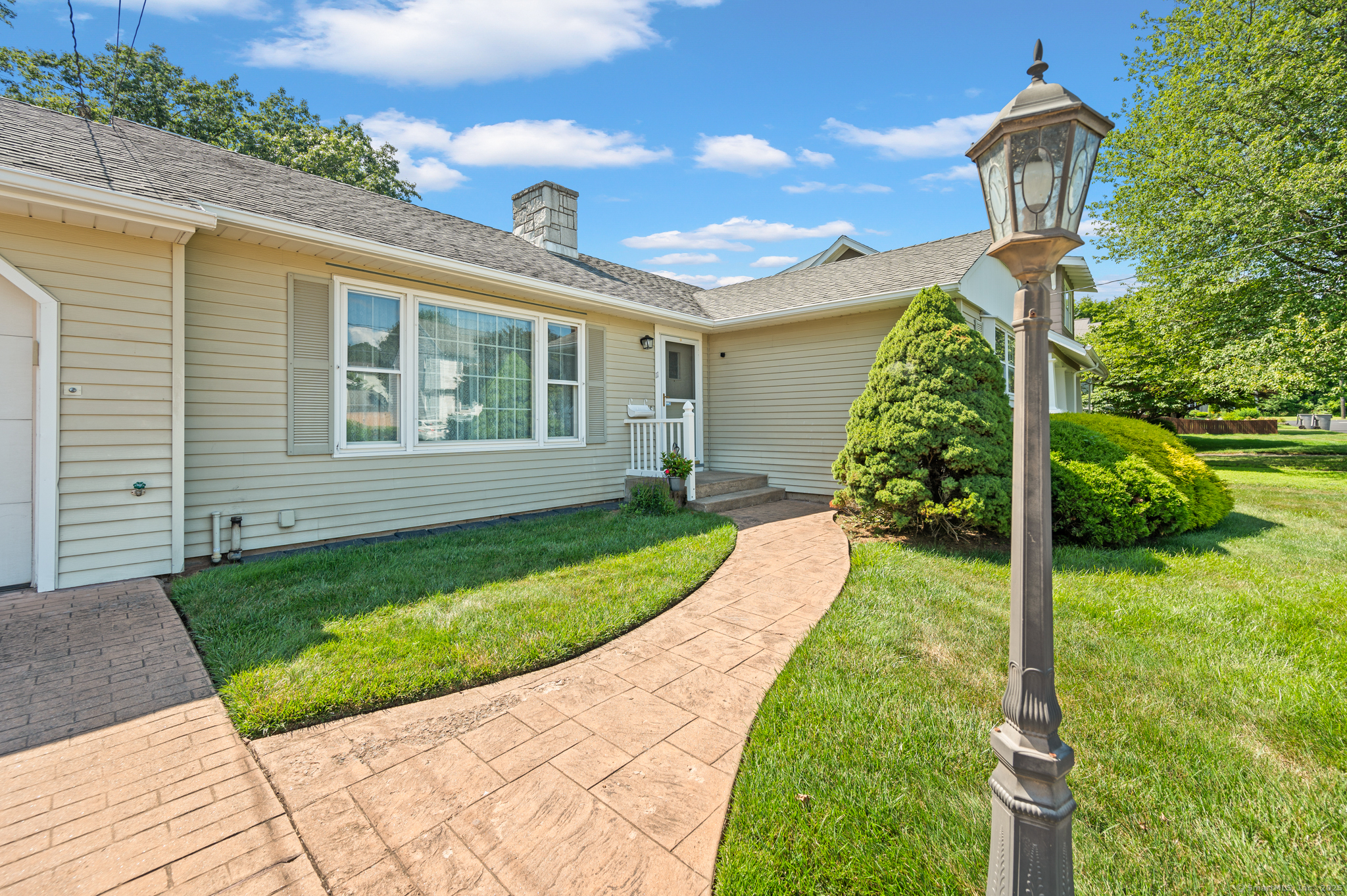 Property Photo:  11 Zipp Avenue  CT 06010 