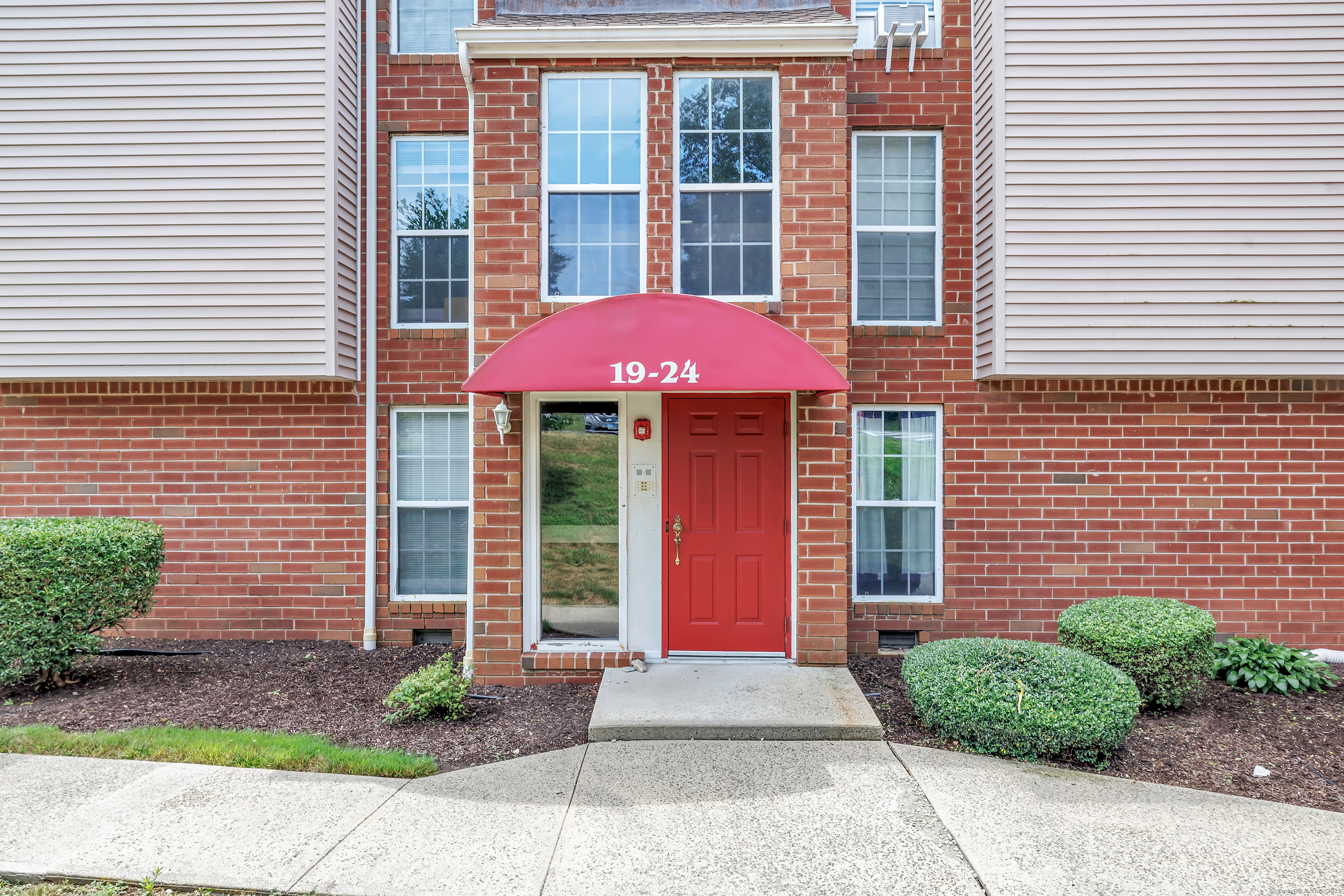 Property Photo: 19 Heather Ridge 19 CT 06484