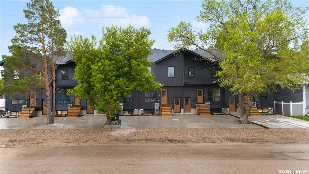 Property Photo:  75 3rd Avenue 2 A/B  SK S0G 3C0 