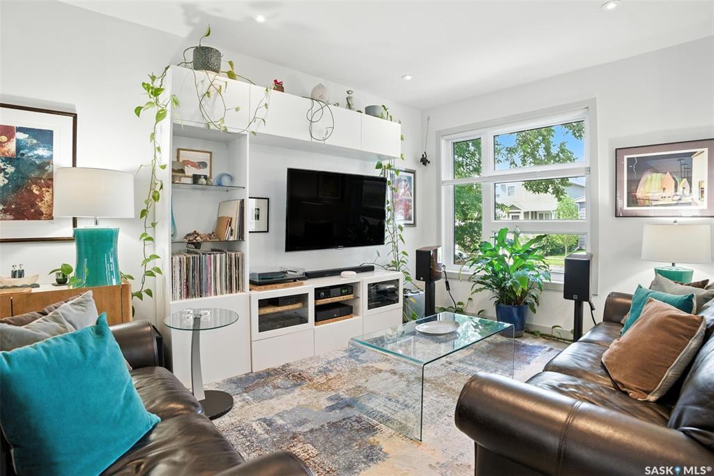 Property Photo: 324 2nd Street E SK S7H 1N8