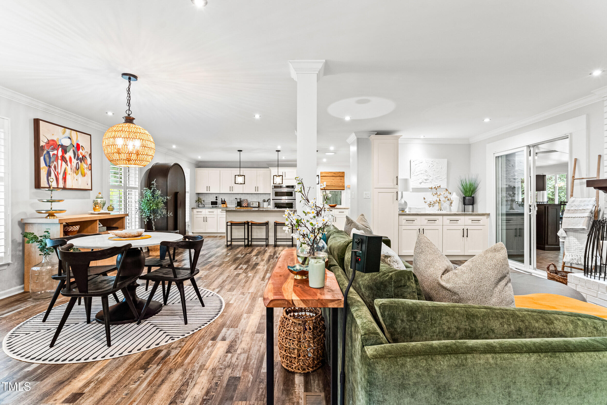 Property Photo: 911 Temple Street NC 27609