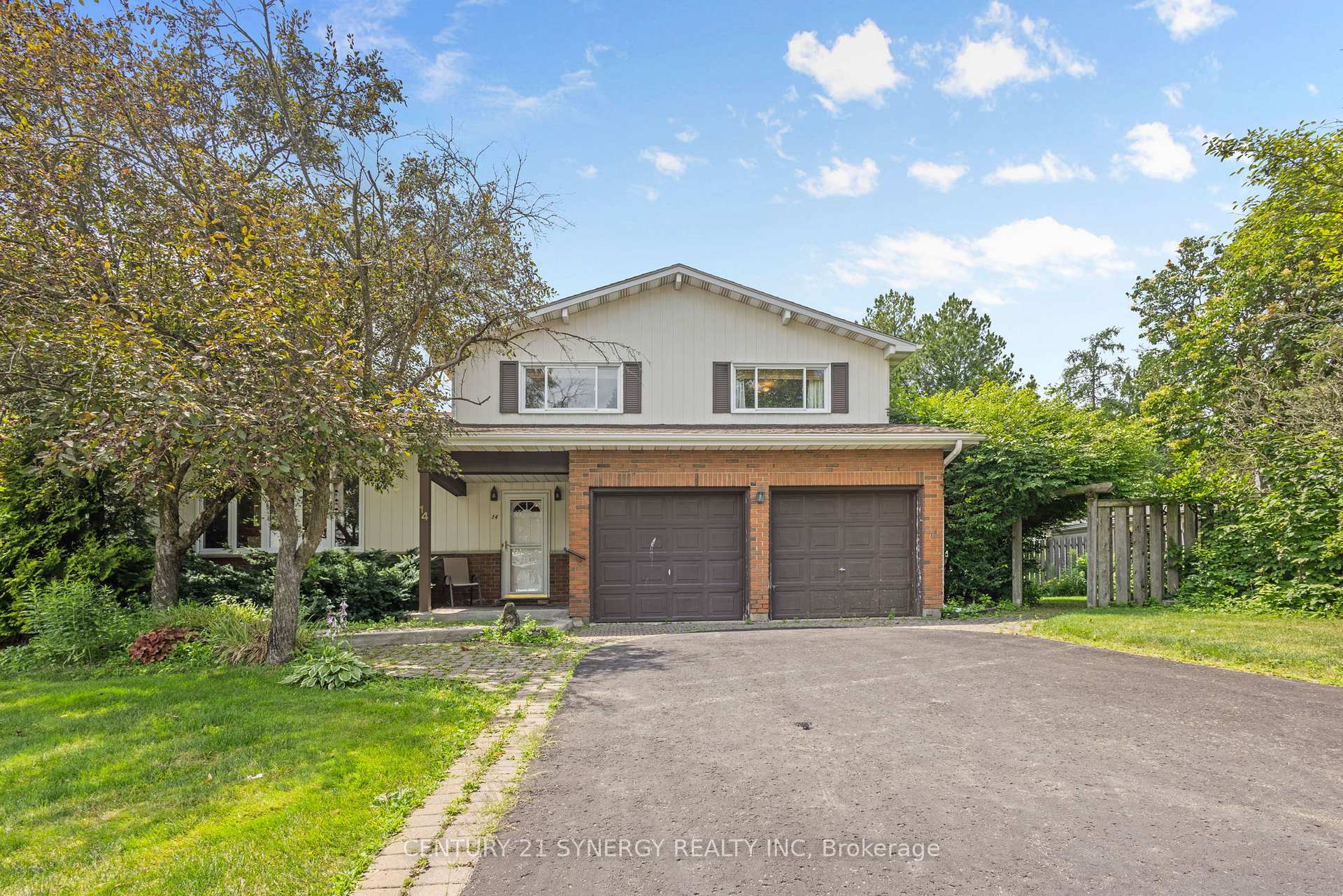 Property Photo:  14 Silver Aspen Crescent  ON K1B 3C5 