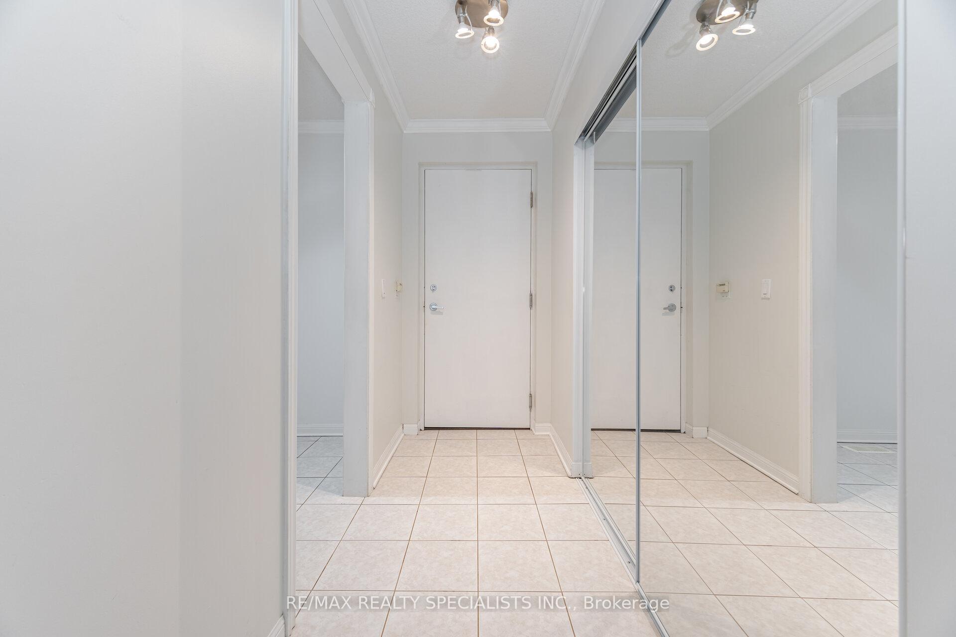 Property Photo:  1400 The Esplanade N/A N 825  ON L1V 6V2 