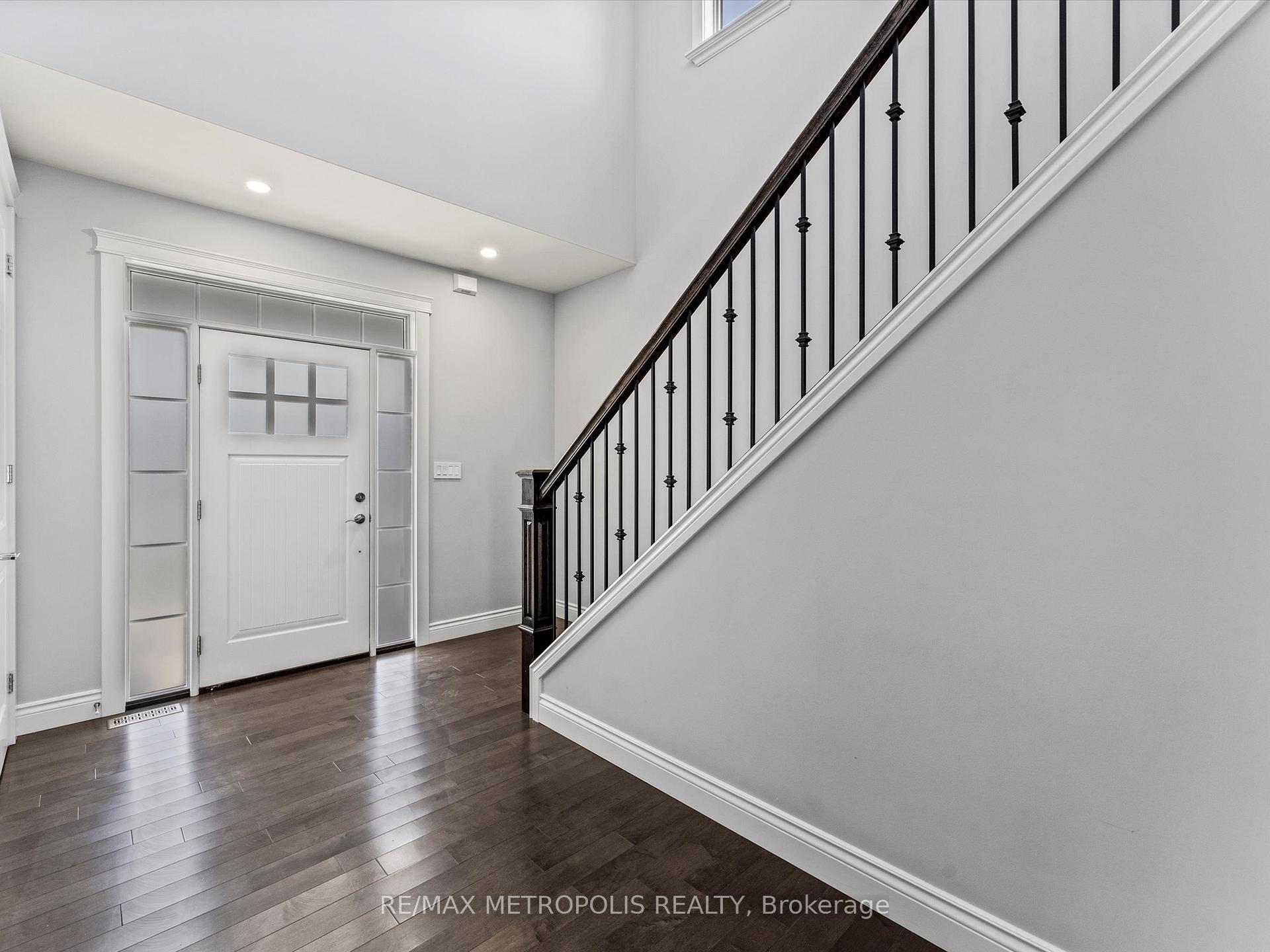 Photo de la propriété: 925 Lakewood Crescent ON N8L 1G6