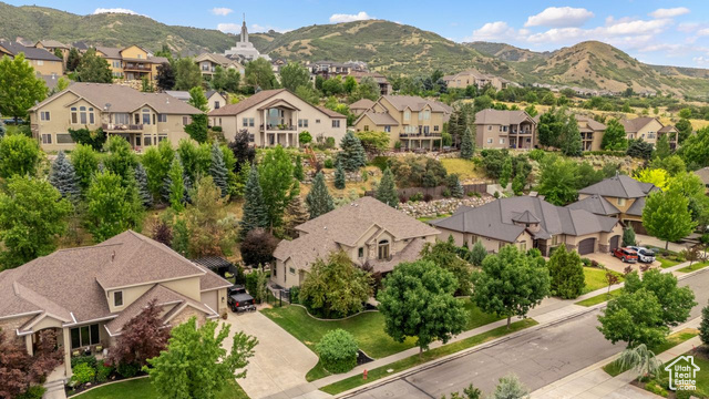 Property Photo: 1732 E Burning Oak Dr UT 84020