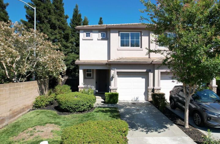 Property Photo: 491 Rosso Court CA 95687
