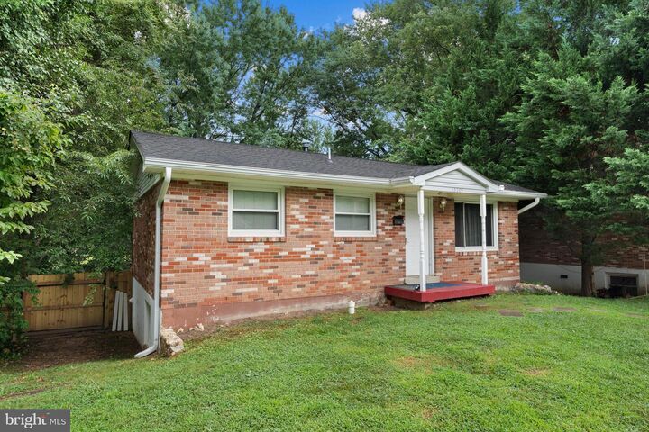 Property Photo: 13209 Hawthorn Lane VA 22193