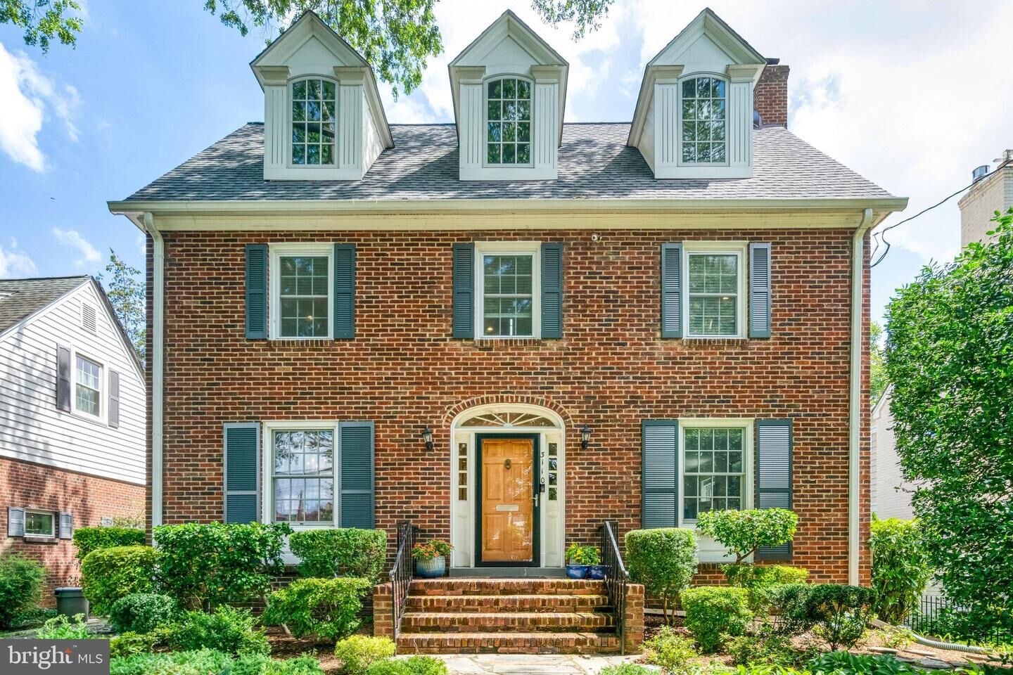 Property Photo: 3110 17th Street N VA 22201