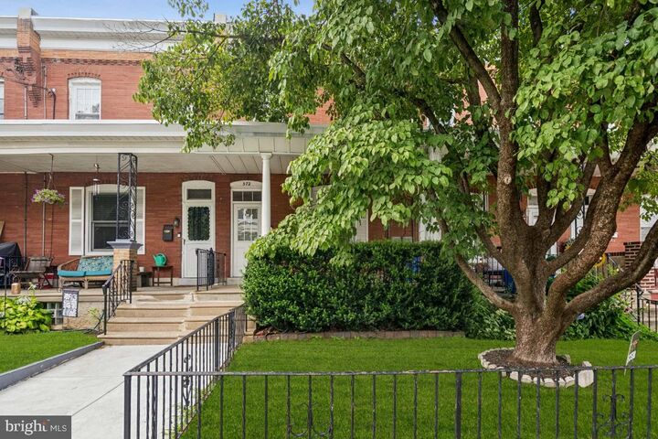 572 Hermitage Street  Philadelphia PA 19128 photo