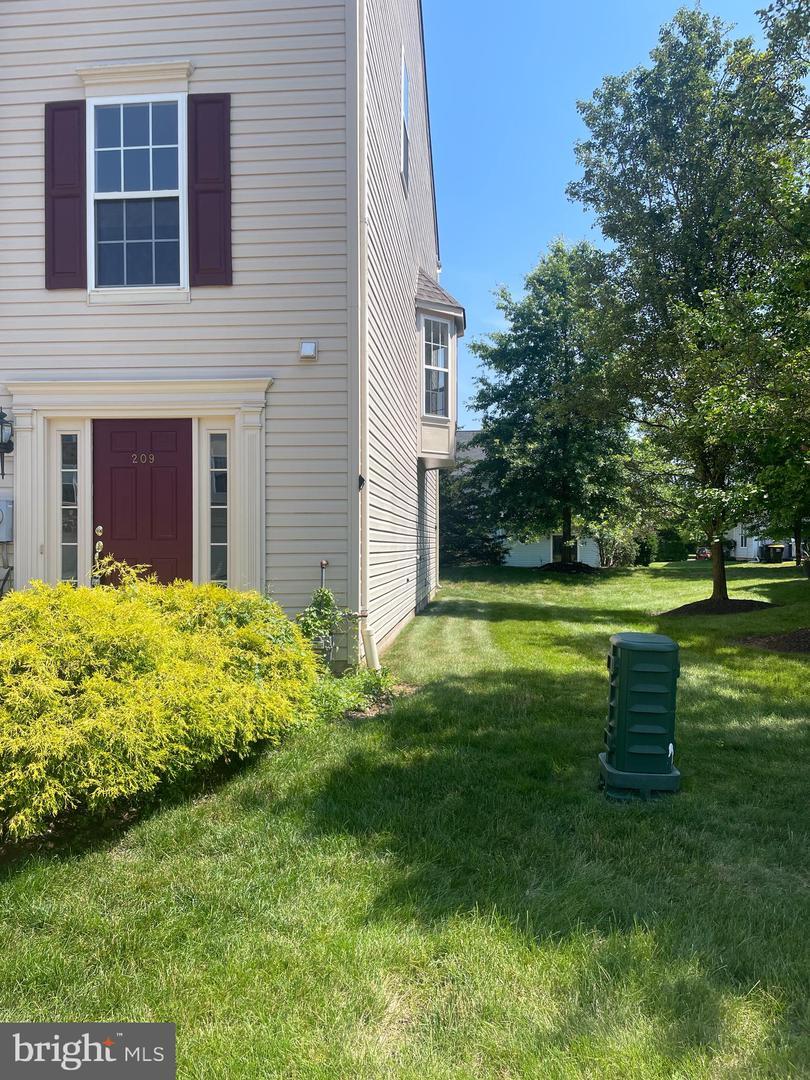 Property Photo: 209 Windsor Court PA 18951