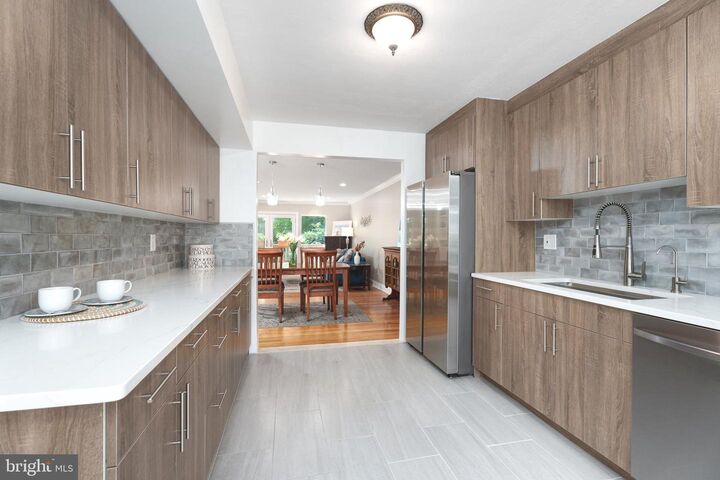 Property Photo:  16 Cameron Court  NJ 08540 