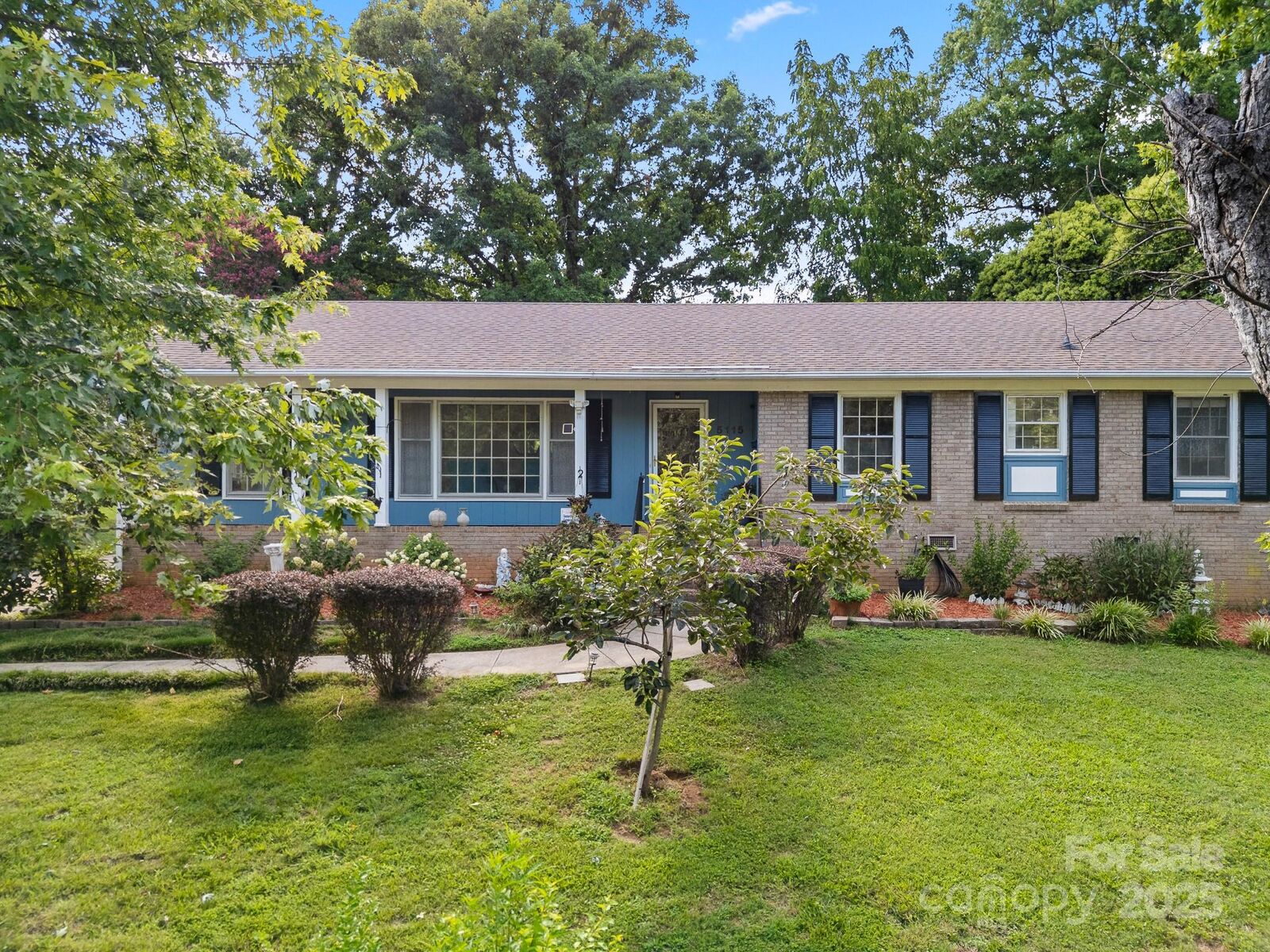 Property Photo: 5115 Carriage Drive Circle NC 28205