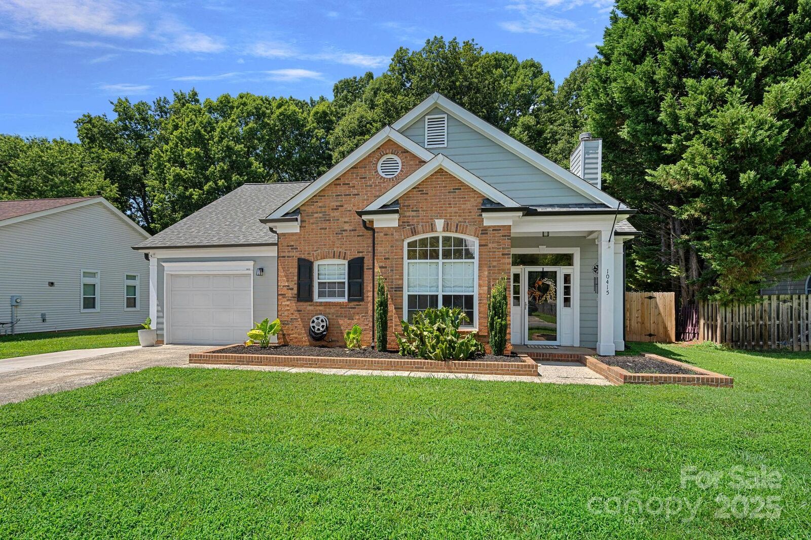 Property Photo:  10415 Danesway Lane  NC 28031 