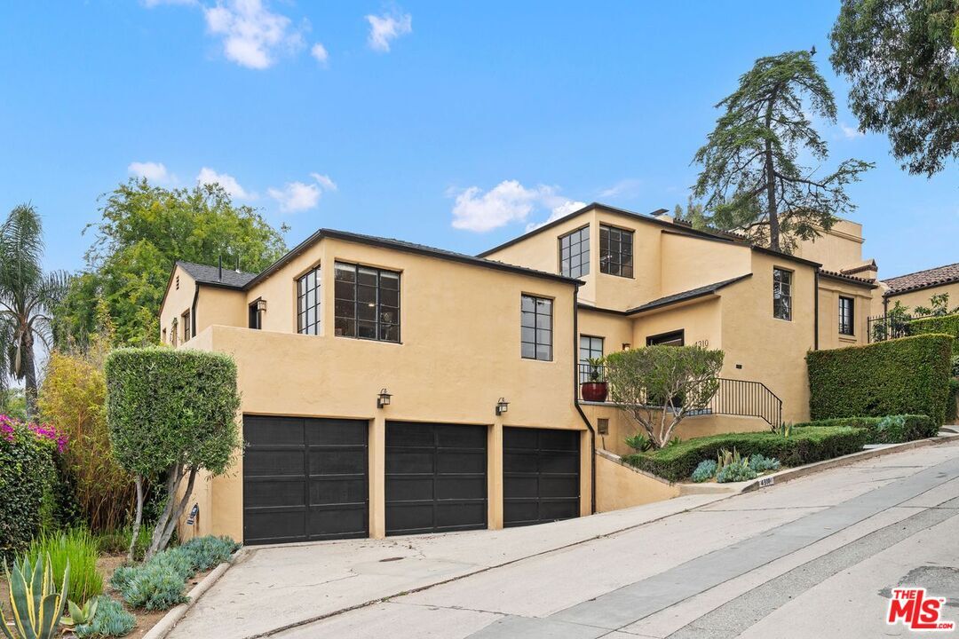 Property Photo: 4310 Cedarhurst Cir CA 90027