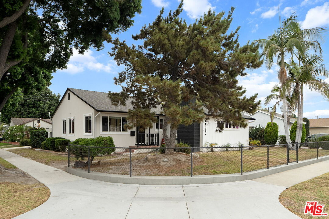 Property Photo: 11437 Fairford Ave CA 90650