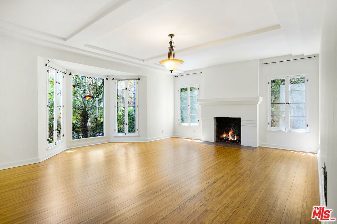 Property Photo: 6137 W 6th St CA 90048