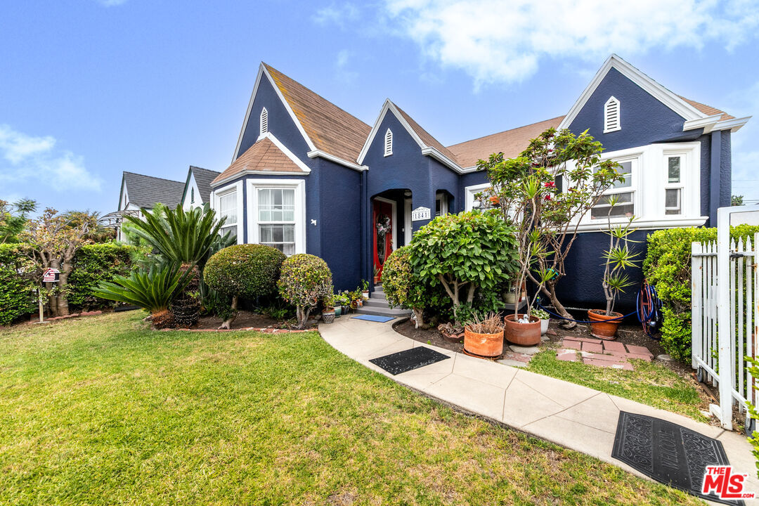 Property Photo: 1841 Clyde Ave CA 90019