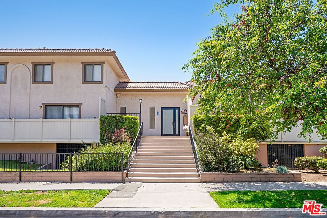 Property Photo: 4365 McLaughlin Ave CA 90066