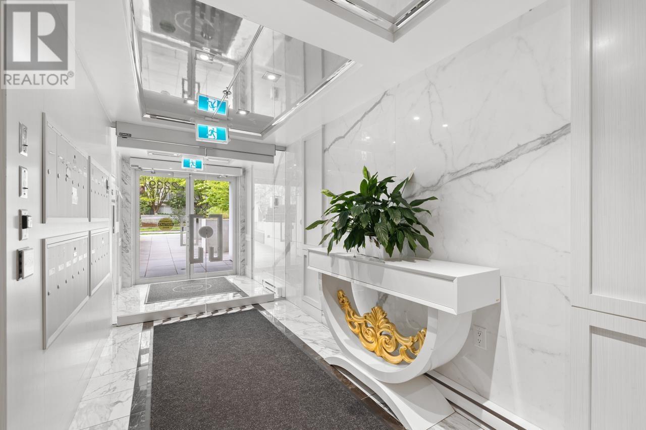 Property Photo:  2239 West 7th Avenue 401  BC V6K 1Y3 