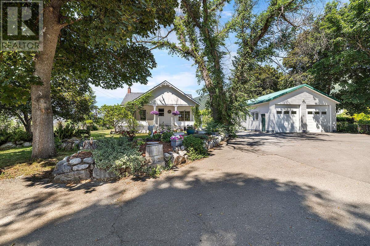 Property Photo:  434 11th Avenue North  BC V0B 1G0 