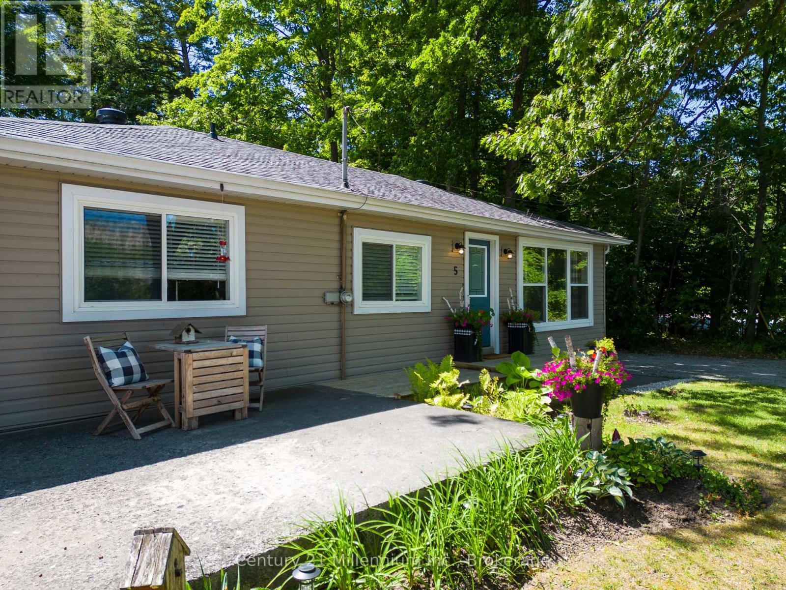 Photo de la propriété: 5 Bells Park Road ON L9Z 2X2