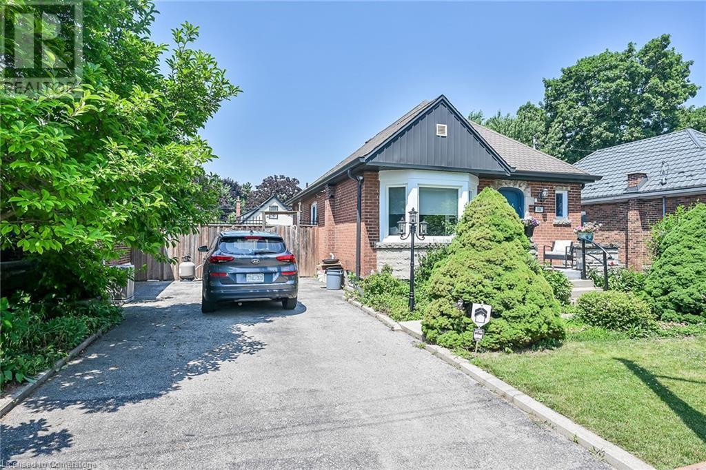 Property Photo: 118 East 6th Street ON L9A 3C2