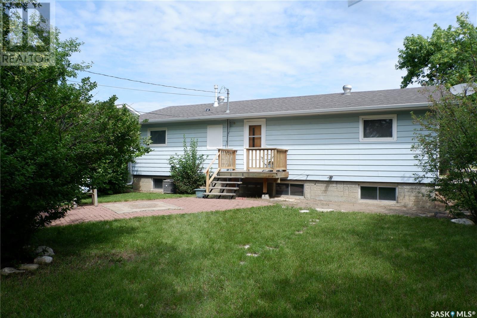 Property Photo: 260 6th Avenue E SK S0H 1X0
