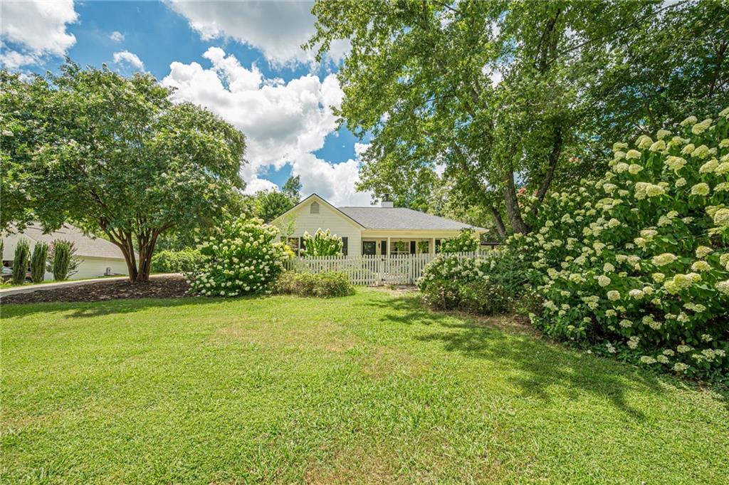 Property Photo: 7820 Silversmith Drive GA 30028